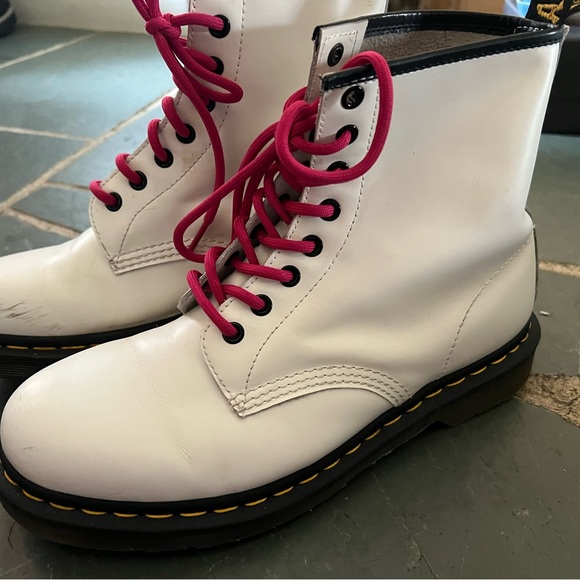 Adult size 9 Dr Martens - Picture 4 of 9